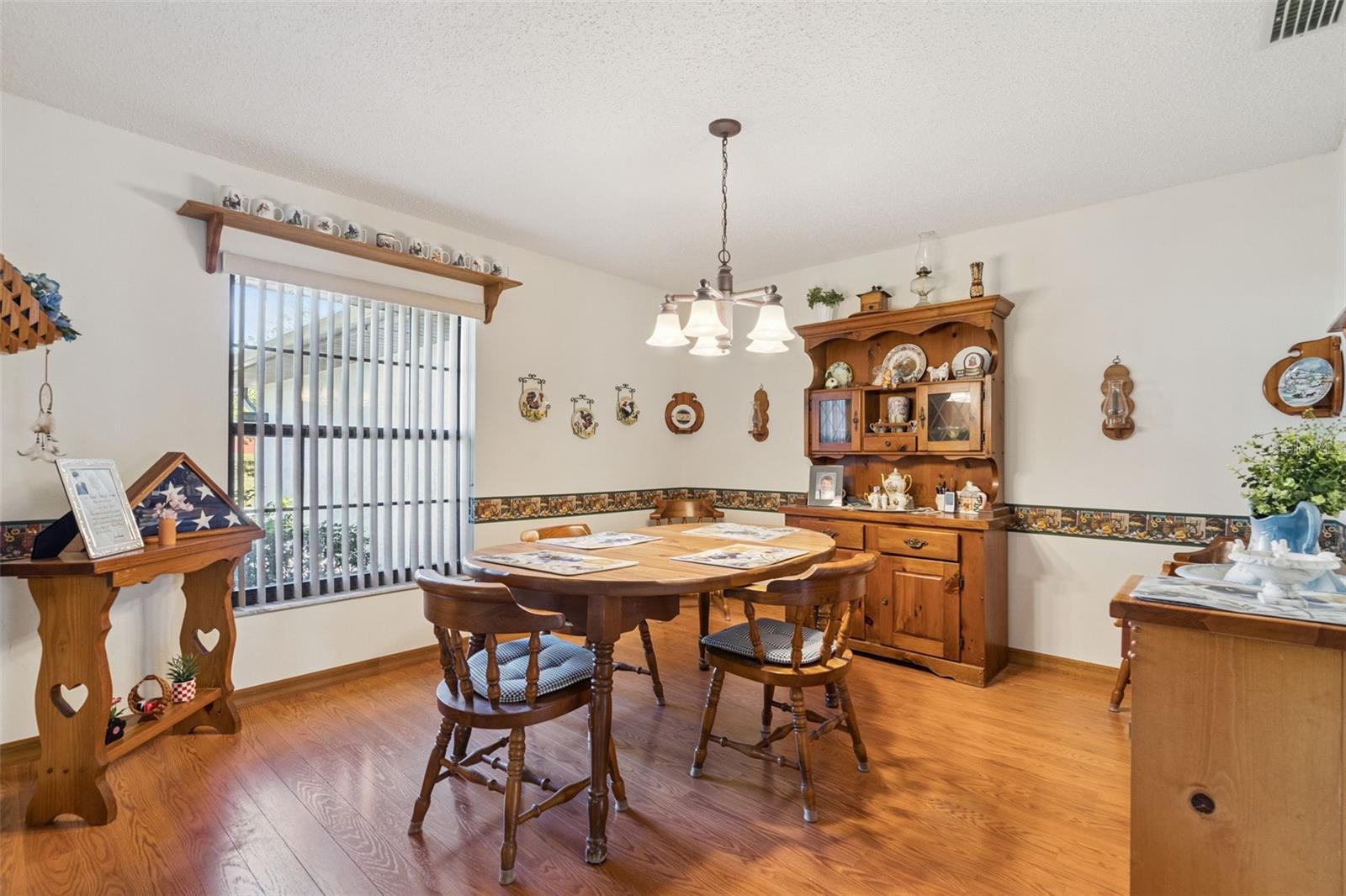 Image 7 of 39 For 812 White Birch Court