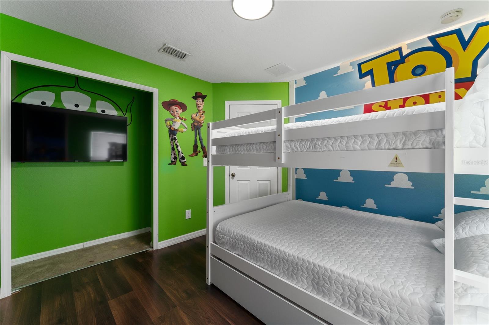 Image 15 of 47 For 1067 Tourmaline Drive