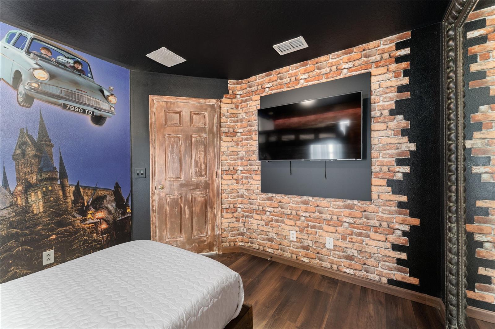 Image 17 of 47 For 1067 Tourmaline Drive