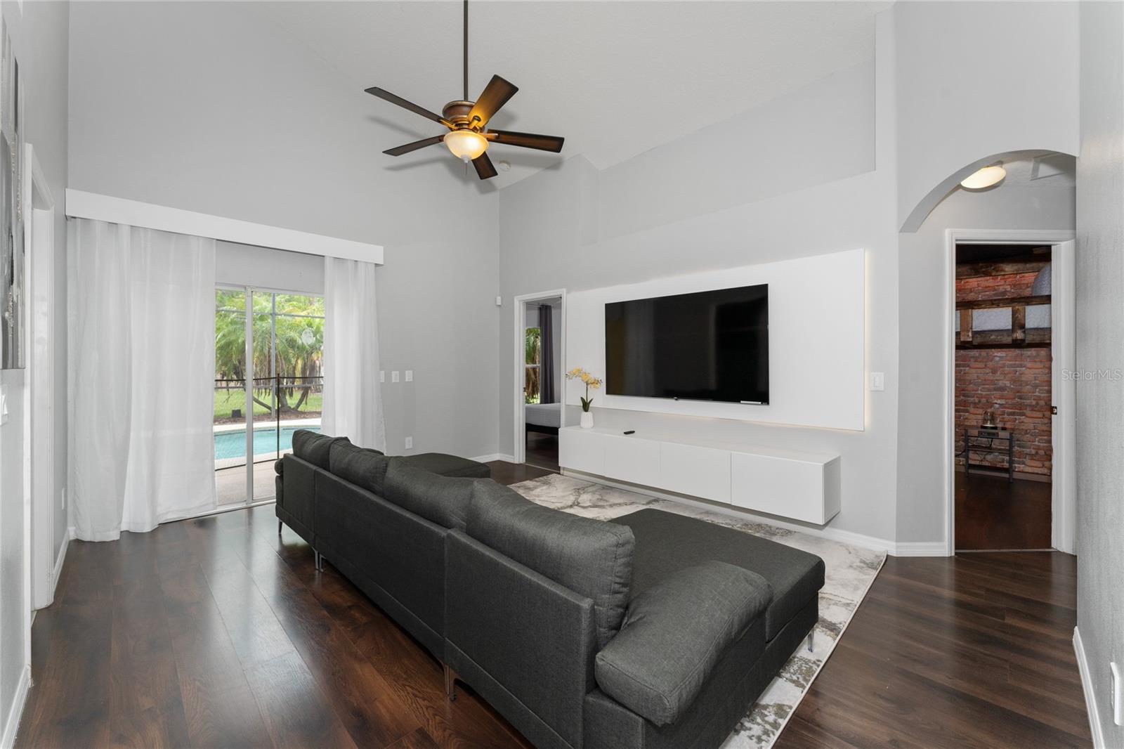 Image 7 of 47 For 1067 Tourmaline Drive