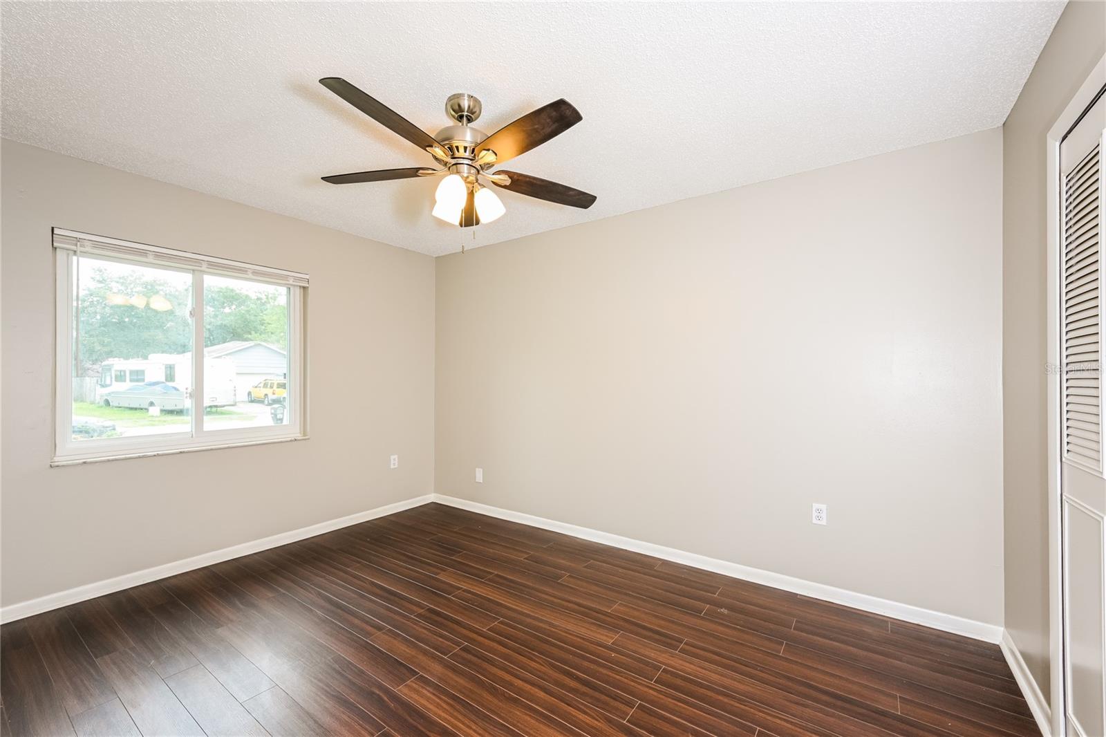 Image 12 of 16 For 809 Largo Court