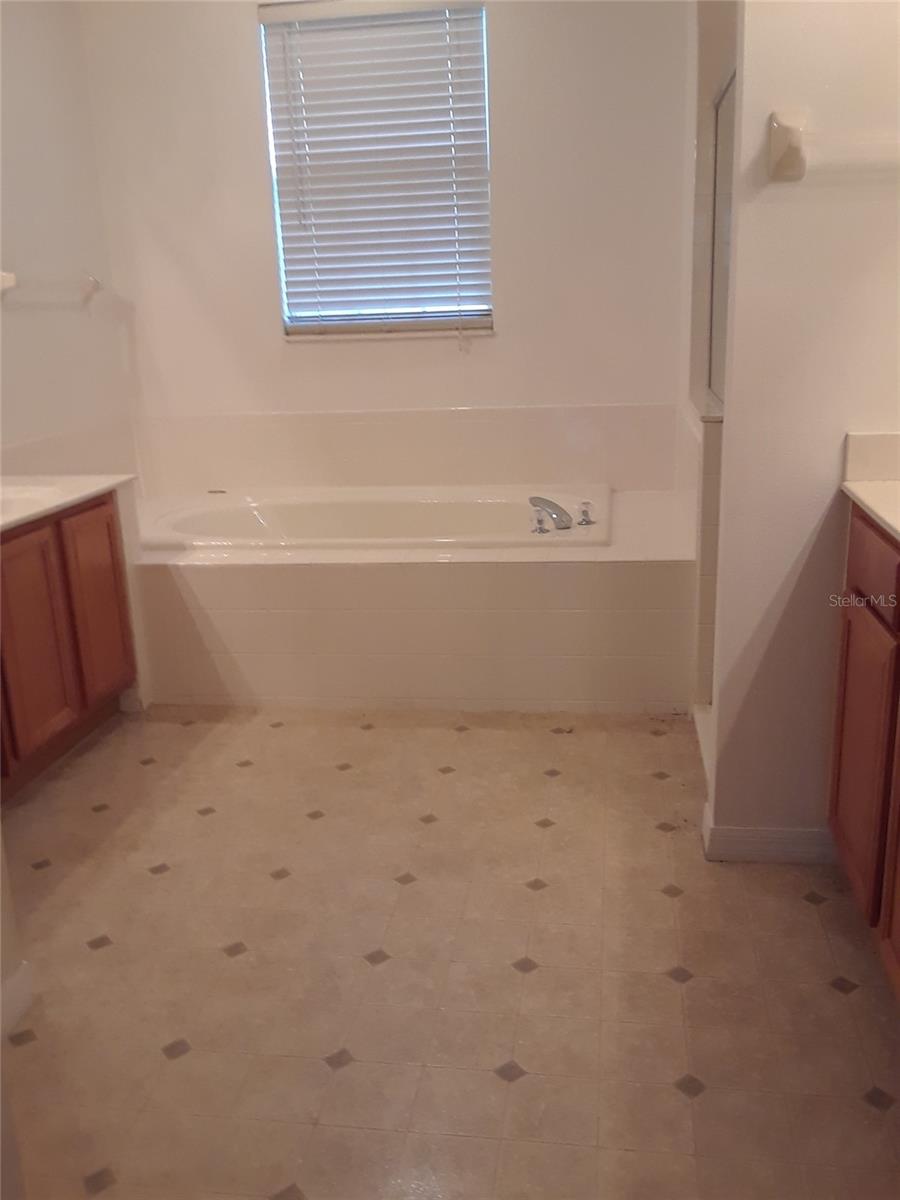 Image 17 of 28 For 225 Largovista Drive