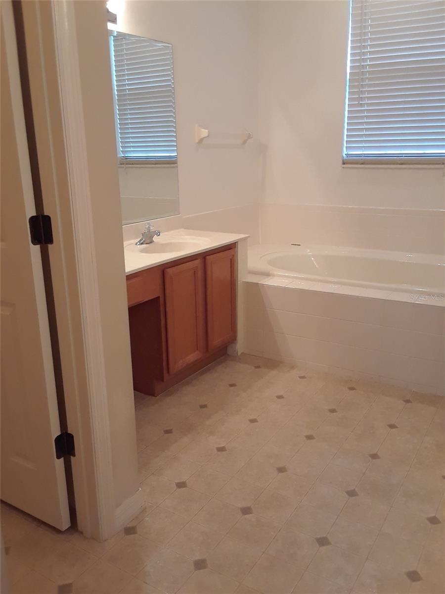 Image 18 of 28 For 225 Largovista Drive