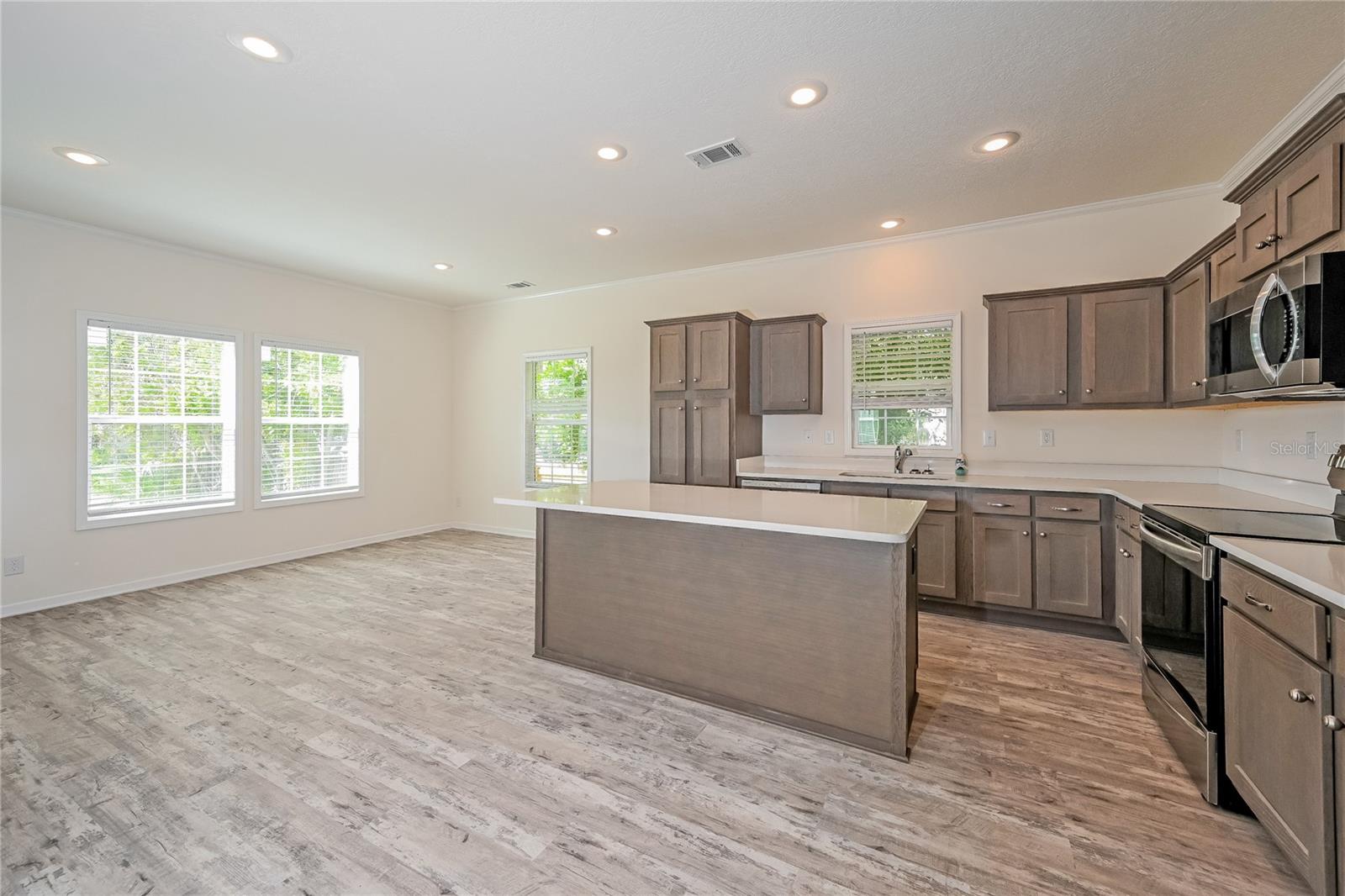 Image 4 of 16 For 6737 48th Avenue N