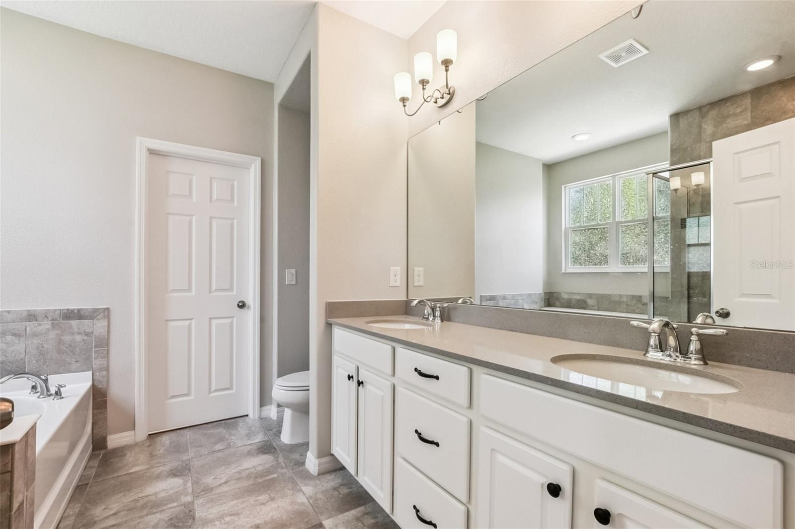 Image 15 of 32 For 1108 Lincoln Ridge Loop