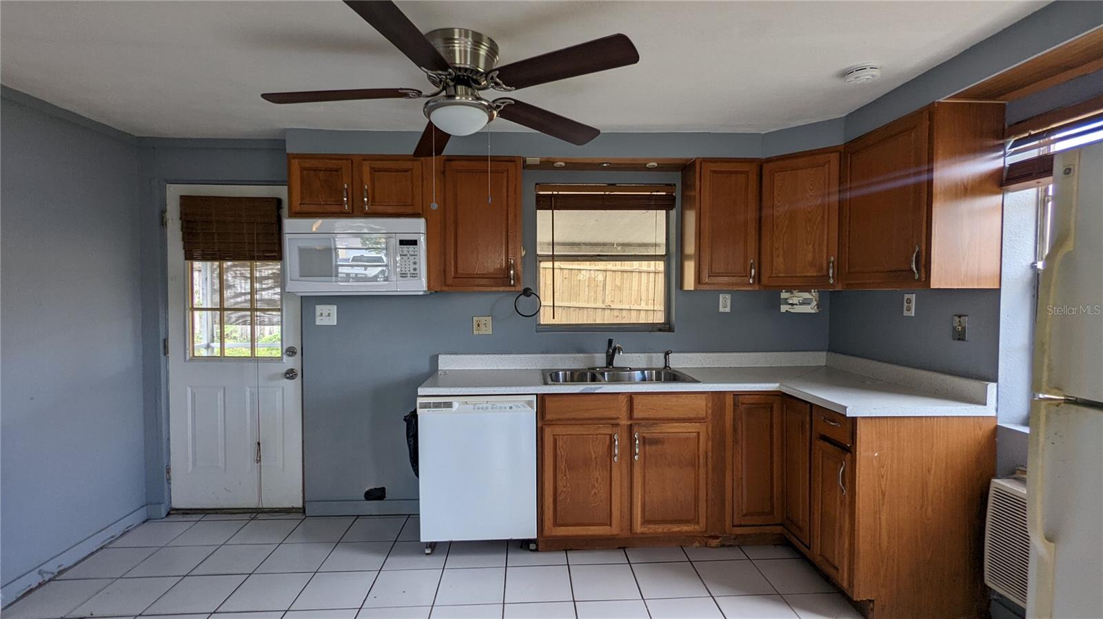 Image 4 of 9 For 2910 Hambleton Avenue