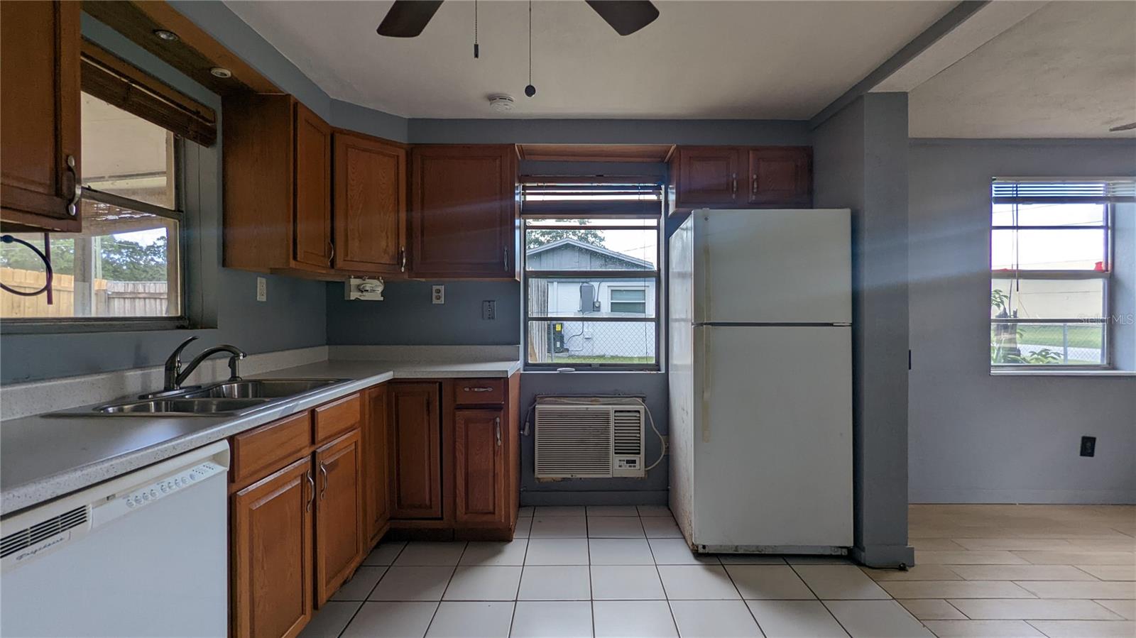 Image 5 of 9 For 2910 Hambleton Avenue