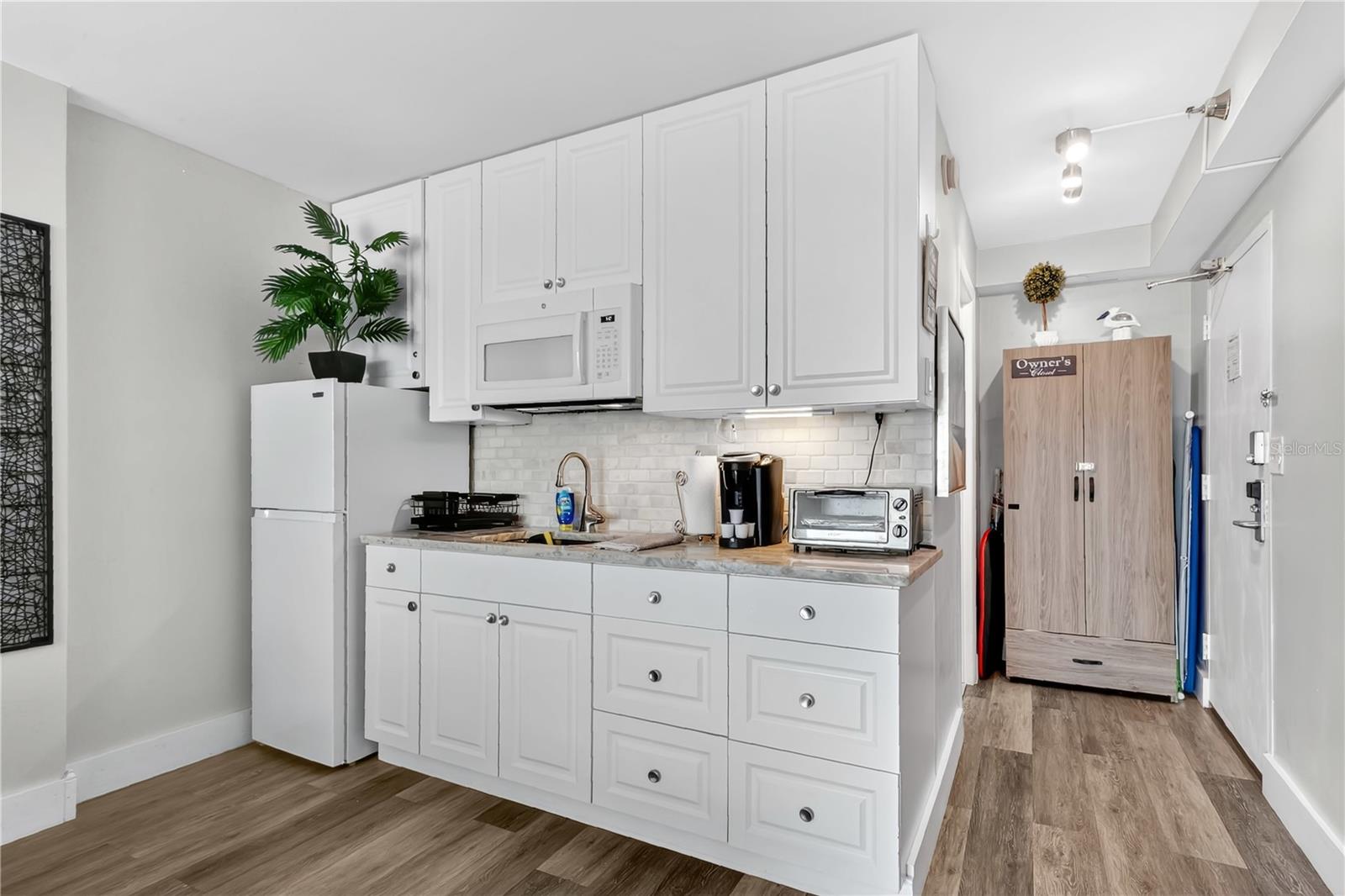 Image 8 of 19 For 1909 Atlantic Avenue 802