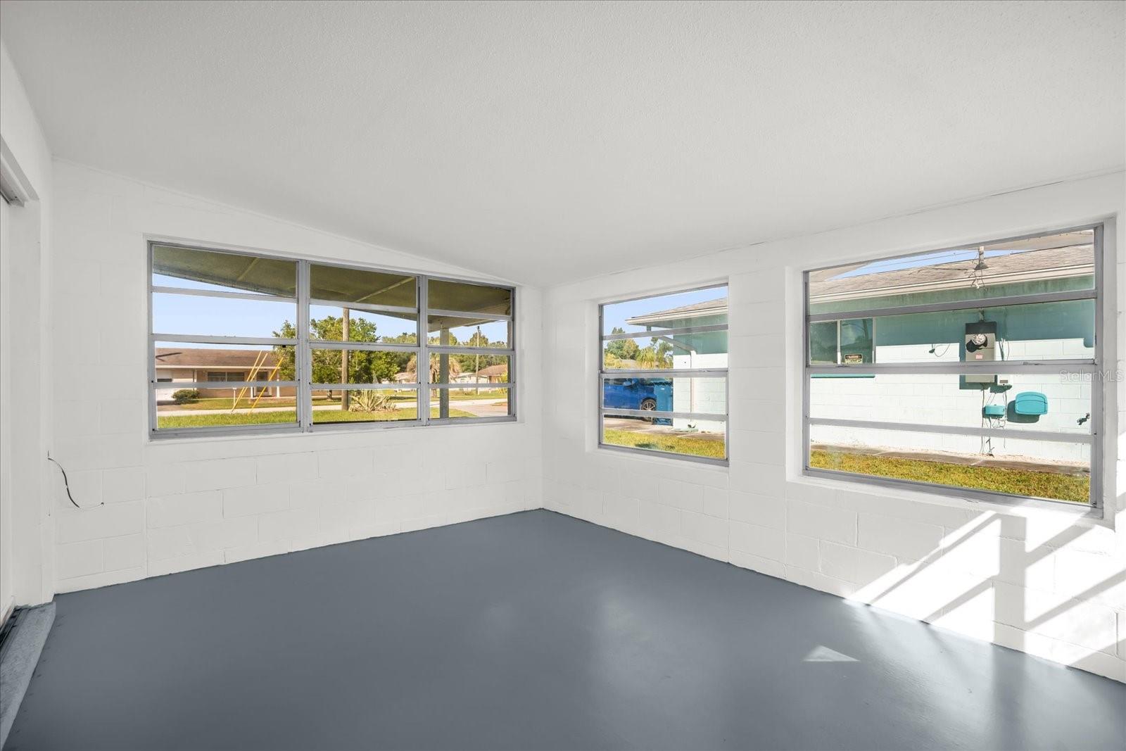 Image 10 of 25 For 120 Roberts Street