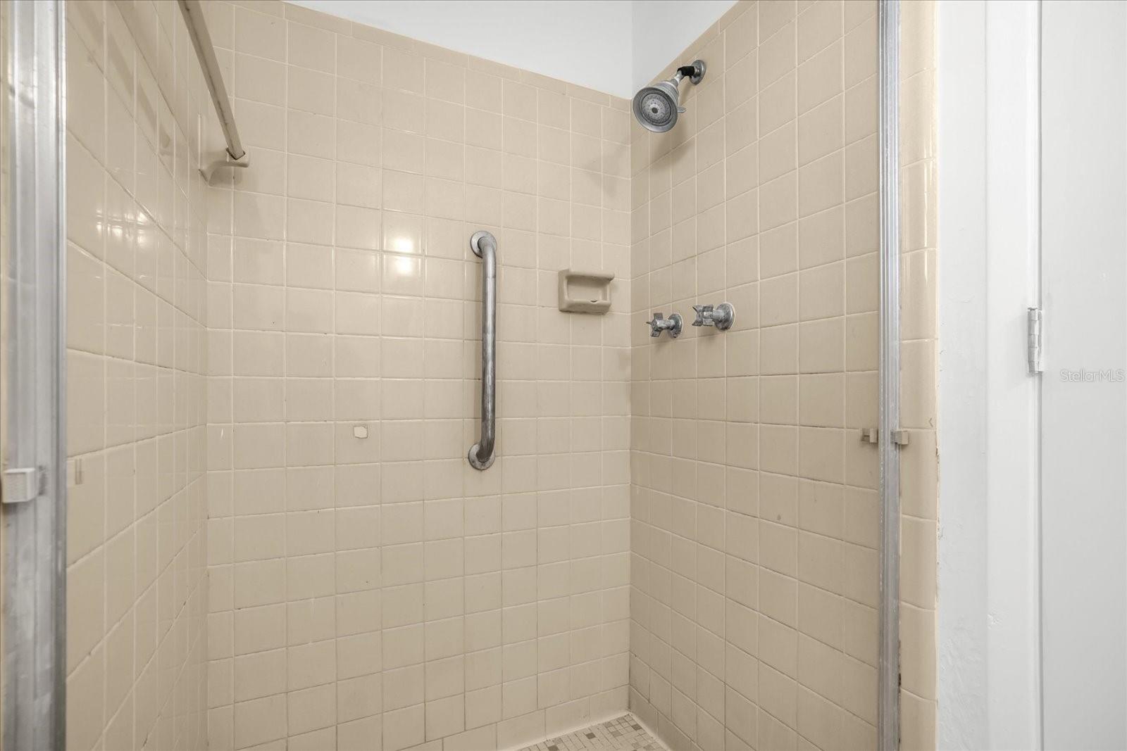 Image 18 of 25 For 120 Roberts Street