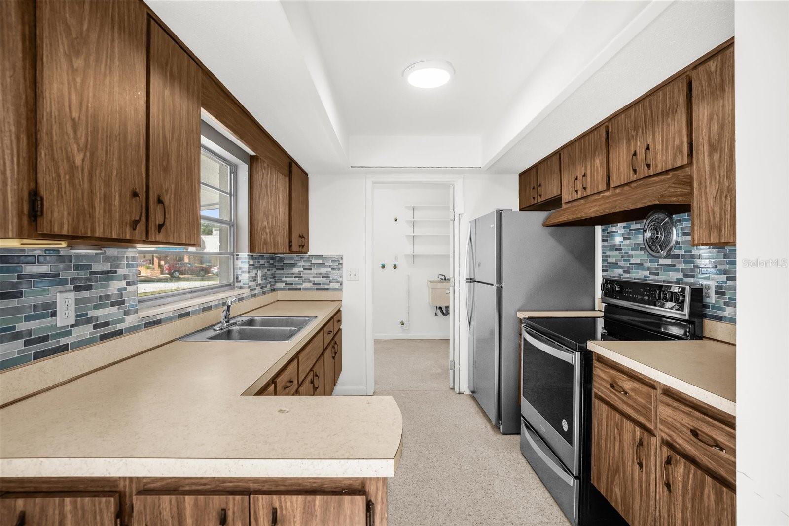 Image 4 of 25 For 120 Roberts Street