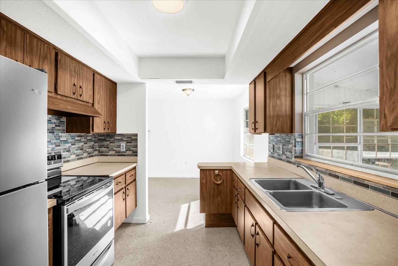 Image 6 of 25 For 120 Roberts Street