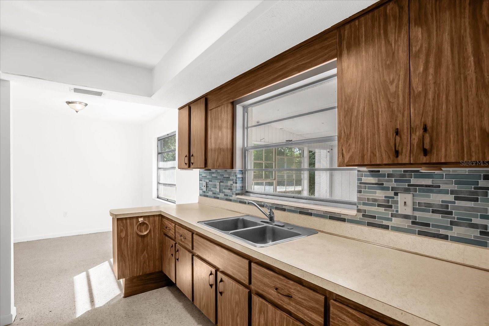 Image 7 of 25 For 120 Roberts Street