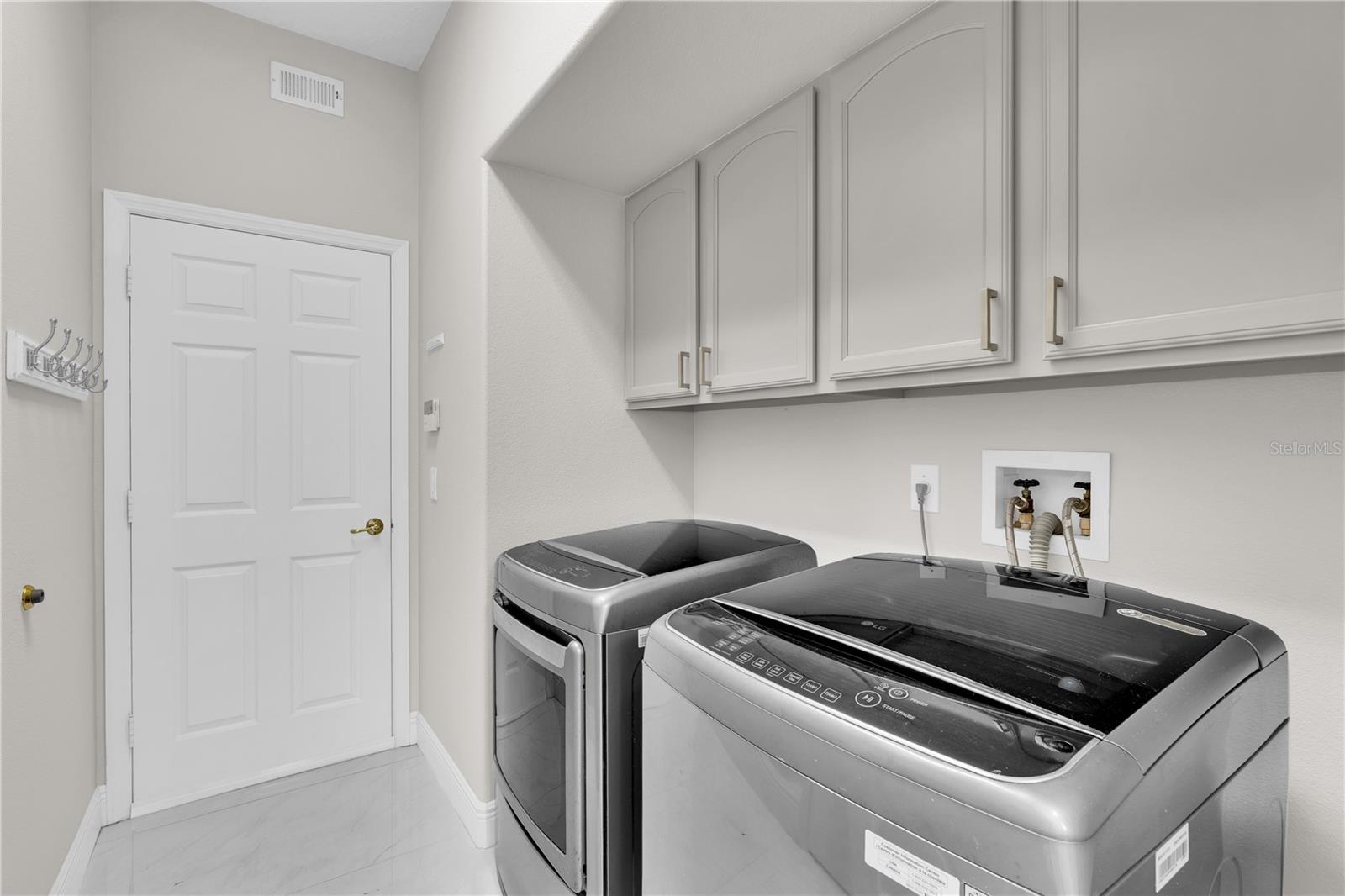 Image 42 of 52 For 9827 Pecky Cypress Way