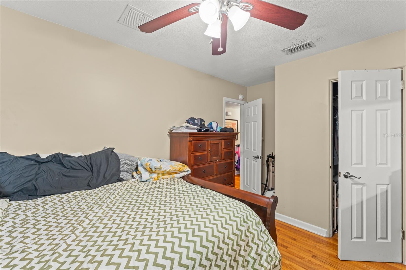 Image 23 of 33 For 3215 Renlee Place