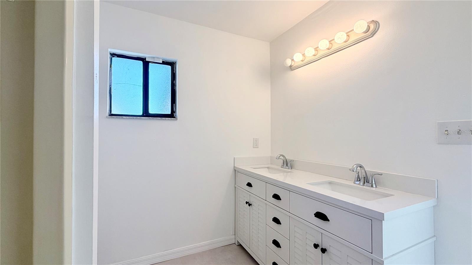 Image 18 of 32 For 810 Seminole Avenue