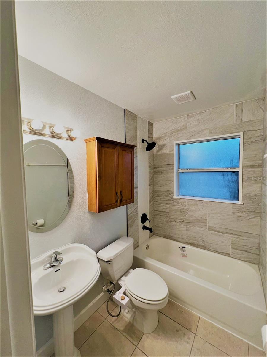 Image 2 of 6 For 3116 Bumby Avenue B03