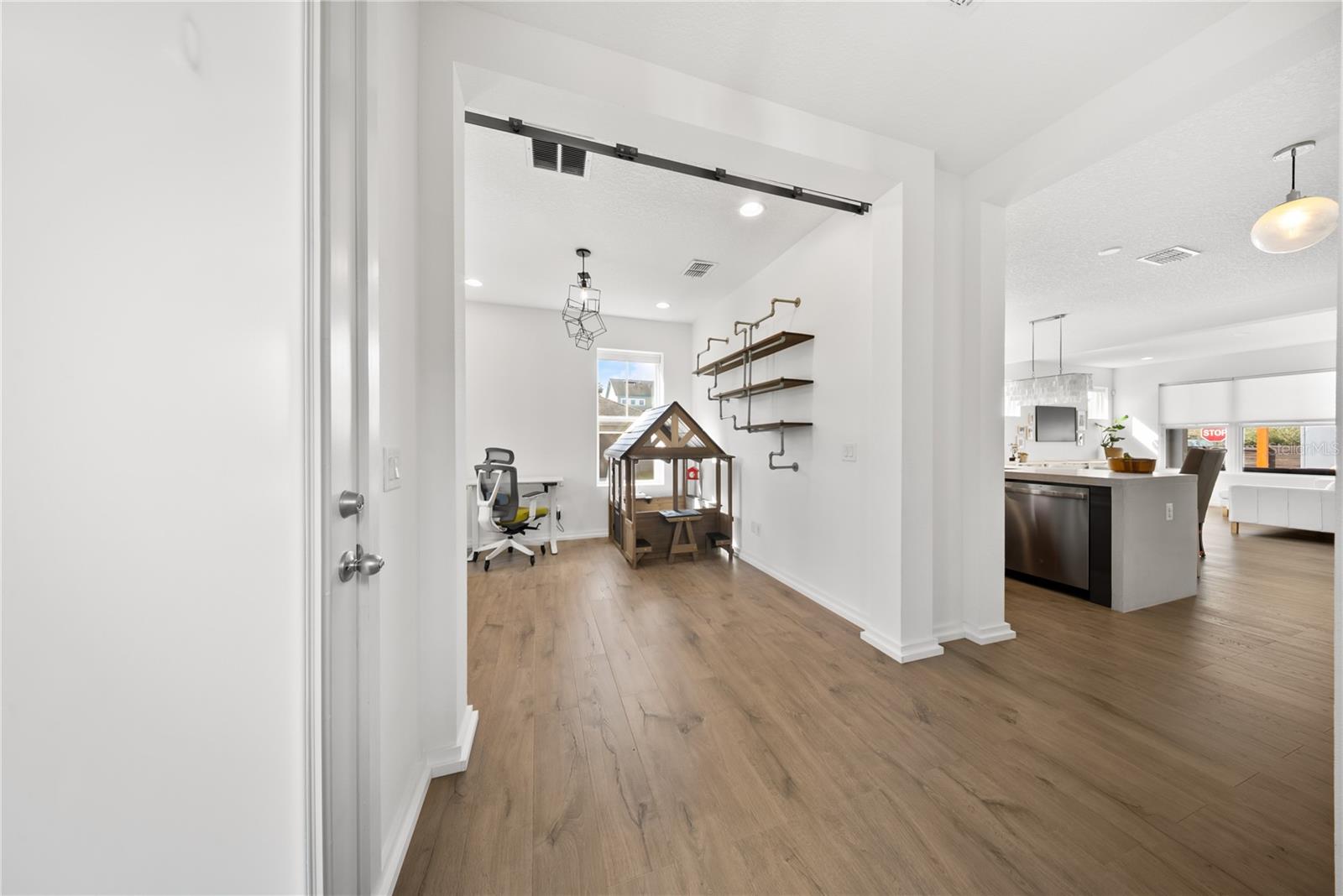 Image 13 of 63 For 13949 Hahn Lane