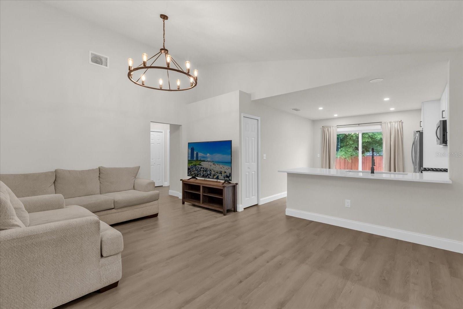 Image 5 of 21 For 3622 Huntwicke Boulevard