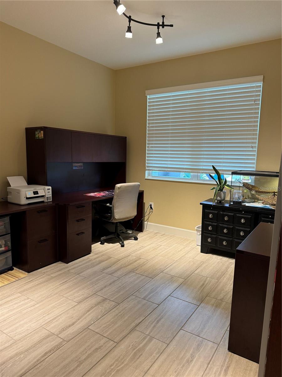 Image 18 of 40 For 3082 Irish Peach Drive