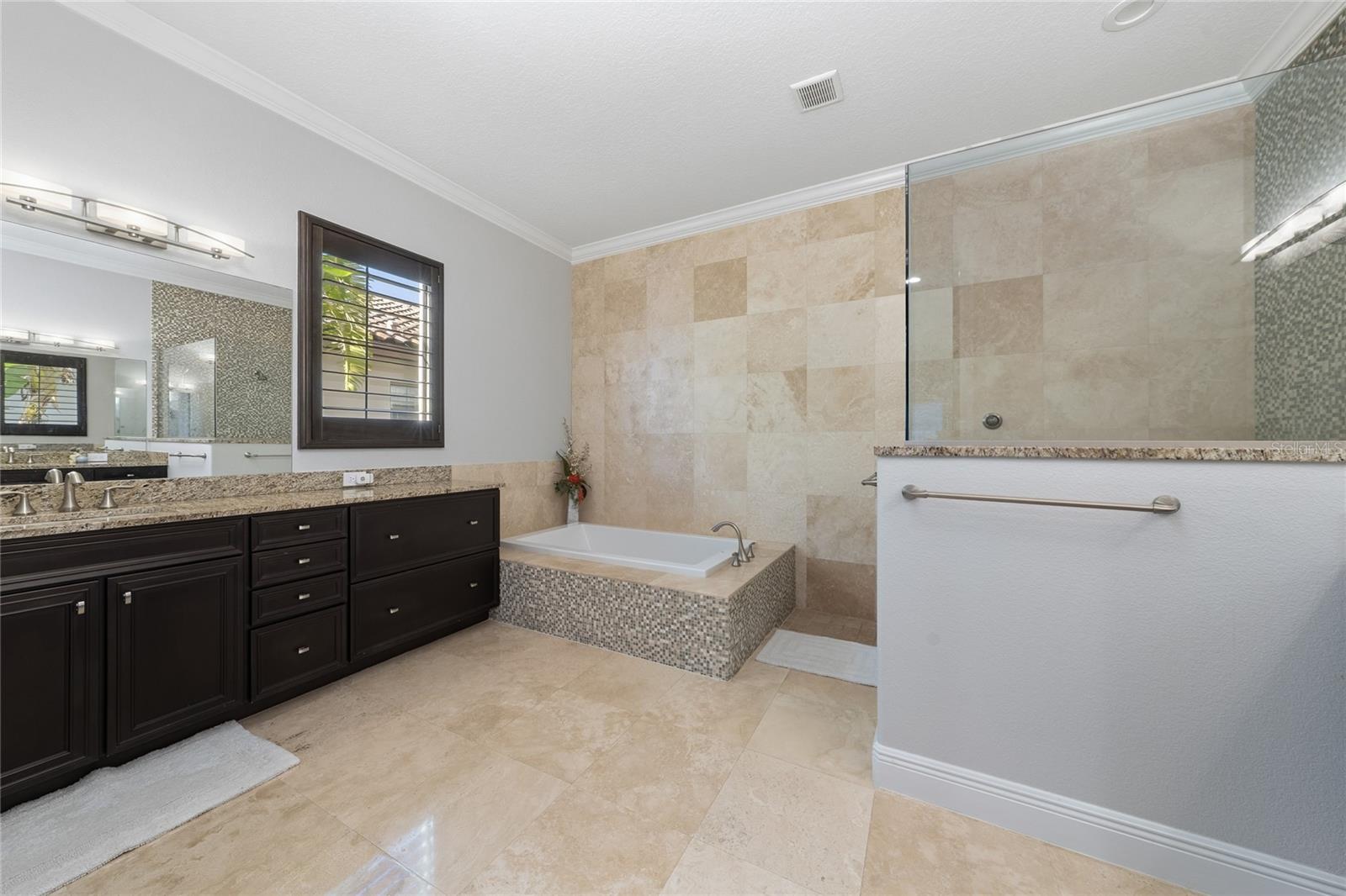 Image 21 of 51 For 6222 Lecco Way