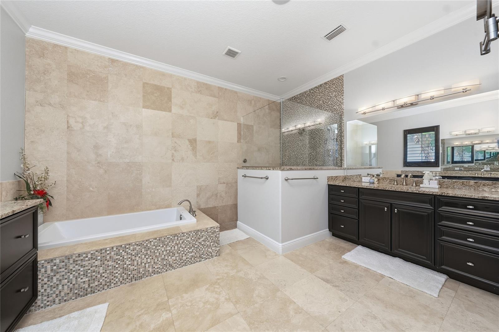 Image 23 of 51 For 6222 Lecco Way