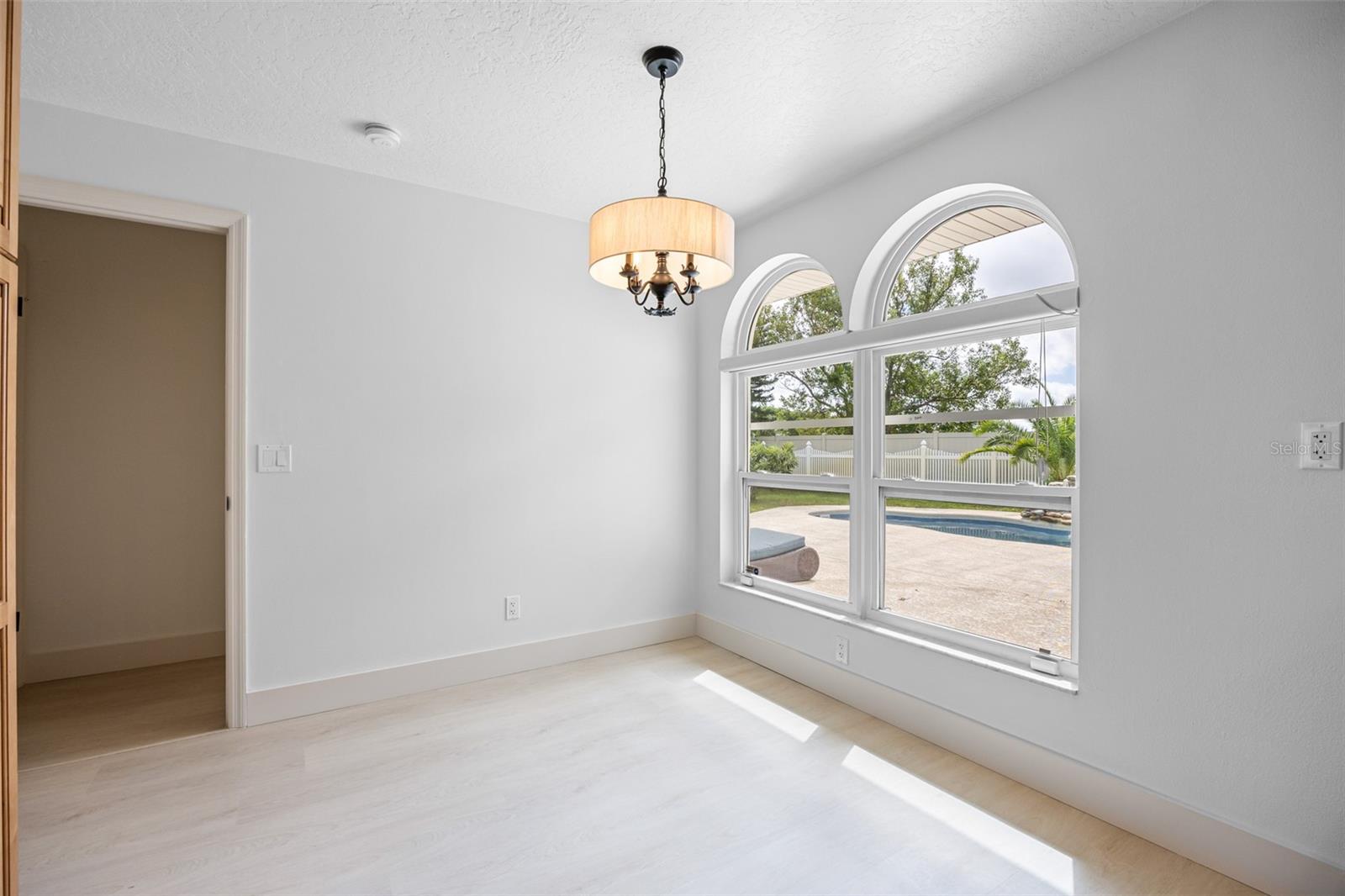 Image 11 of 26 For 914 Waialae Circle Ne