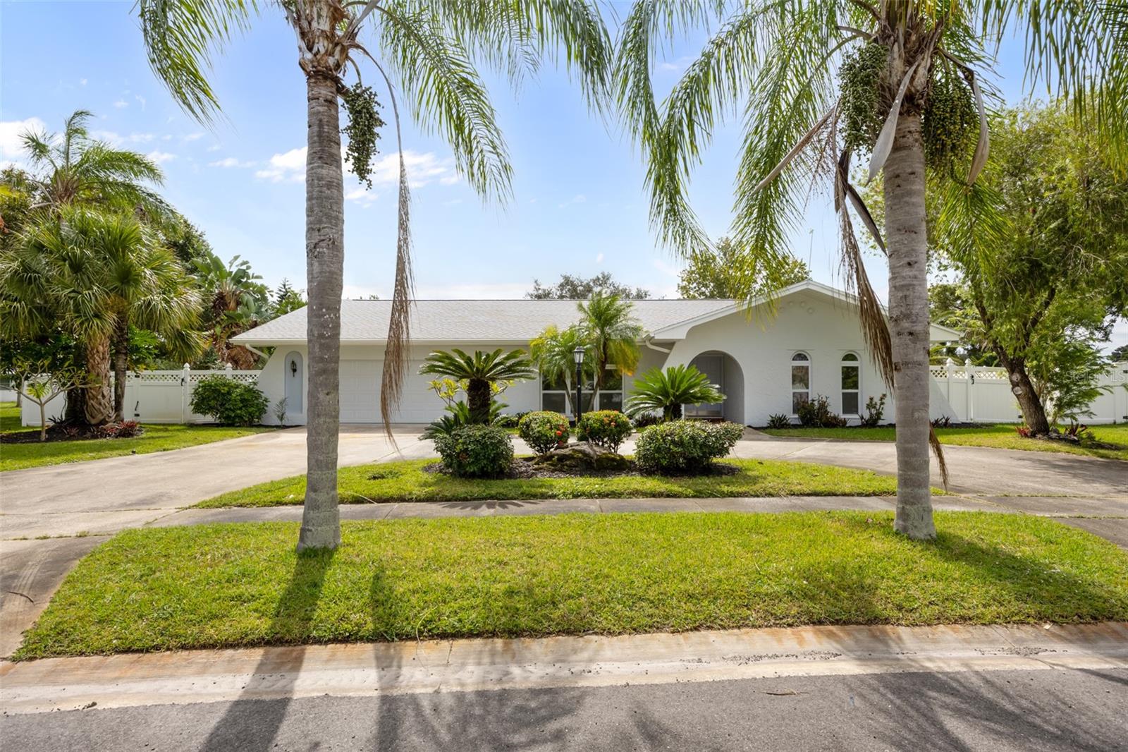 Image 2 of 26 For 914 Waialae Circle Ne