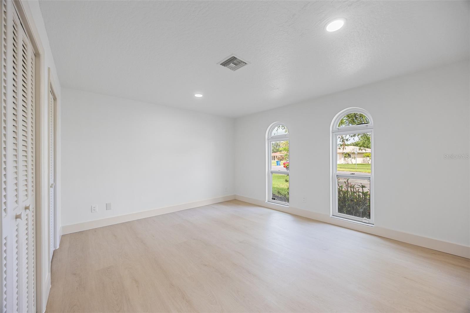 Image 22 of 26 For 914 Waialae Circle Ne