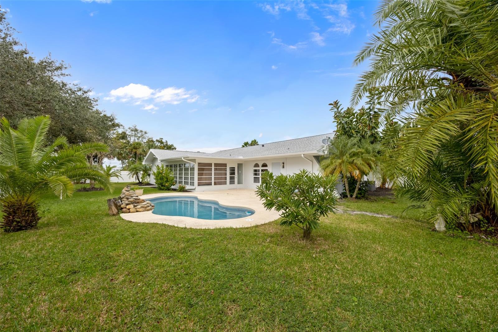 Image 3 of 26 For 914 Waialae Circle Ne