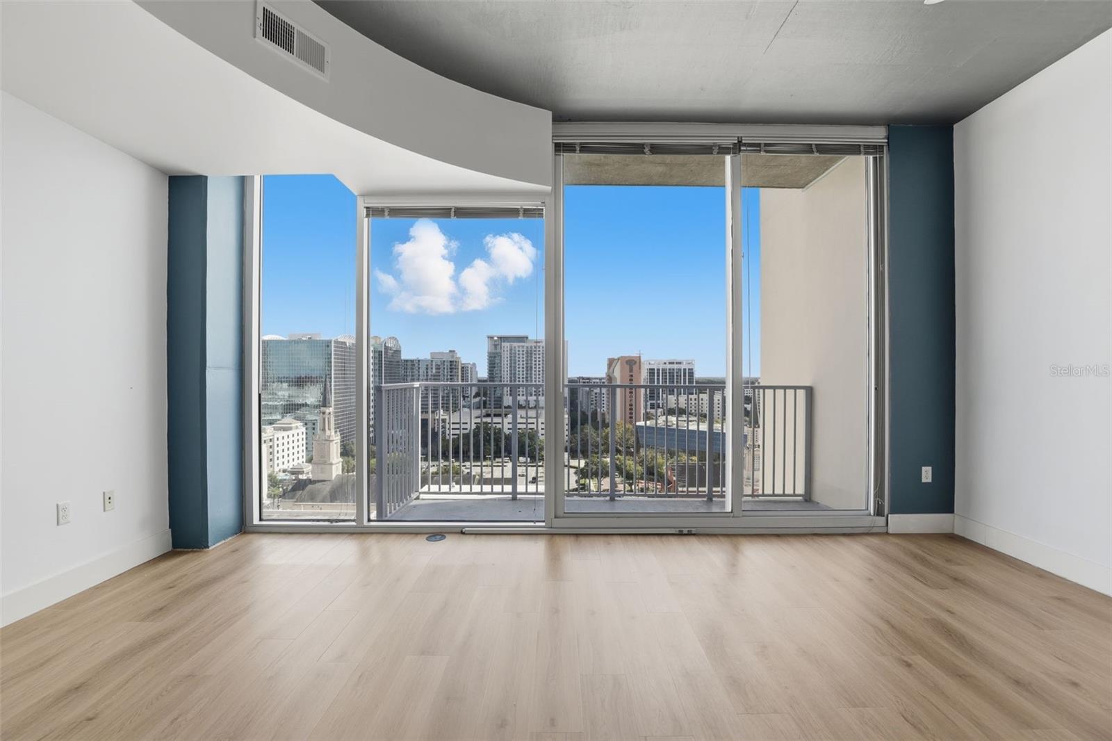 Image 10 of 24 For 155 Court Avenue 1103