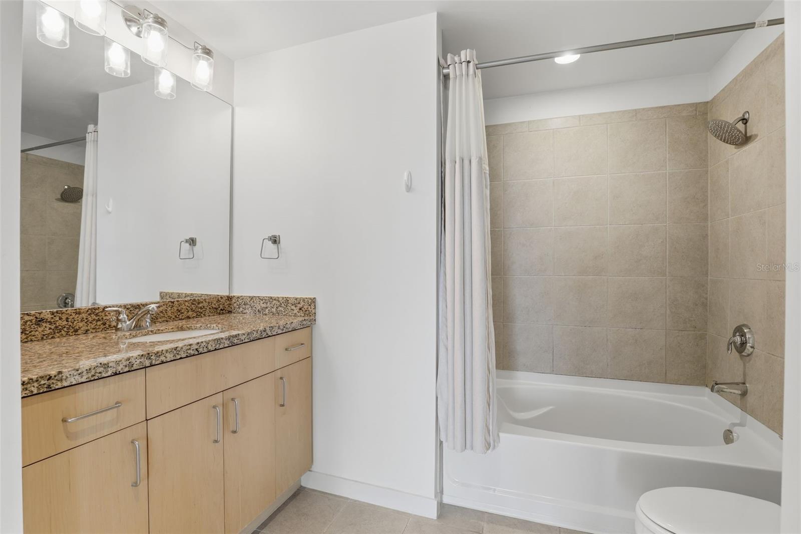 Image 13 of 24 For 155 Court Avenue 1103