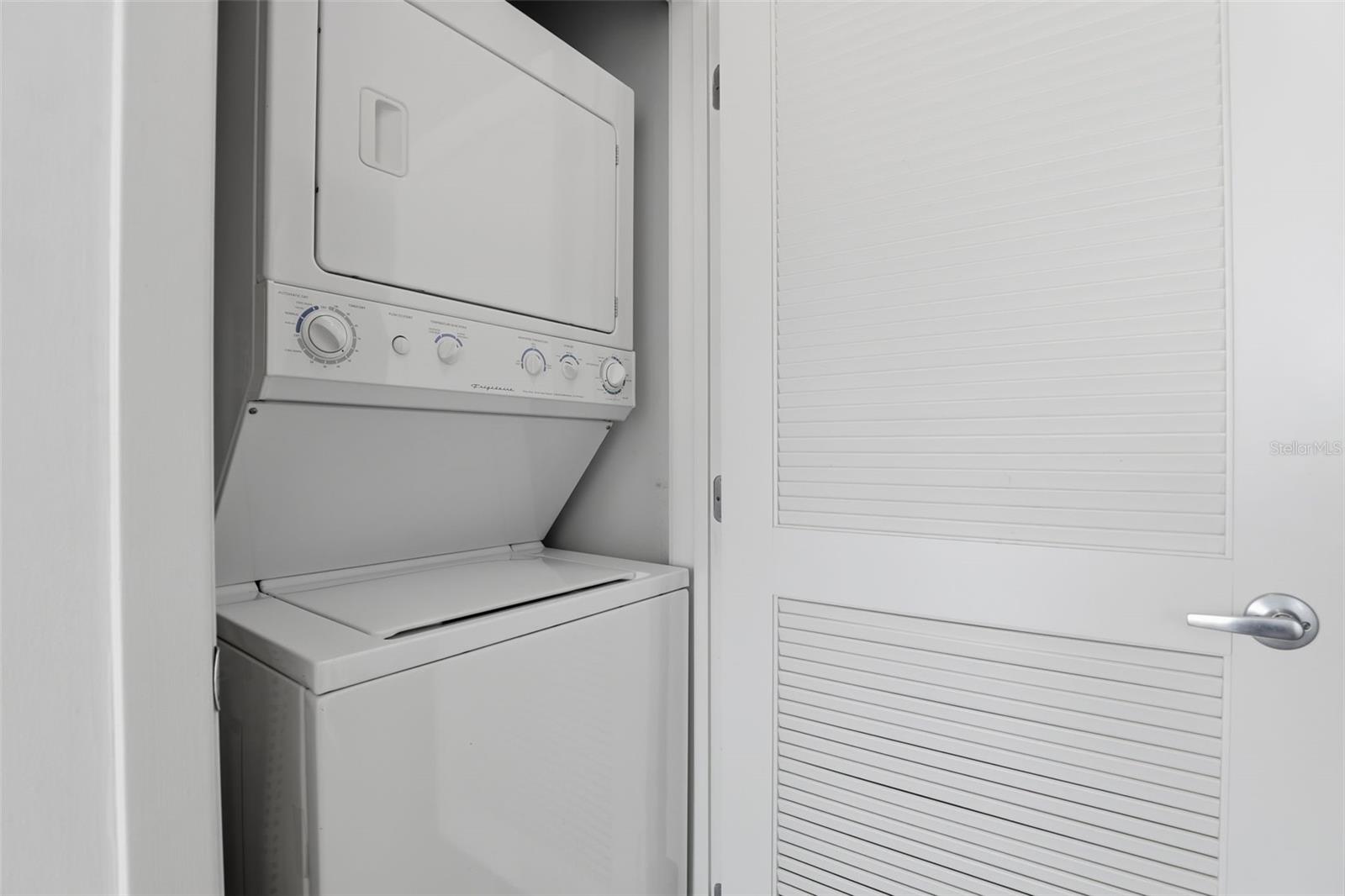 Image 16 of 24 For 155 Court Avenue 1103