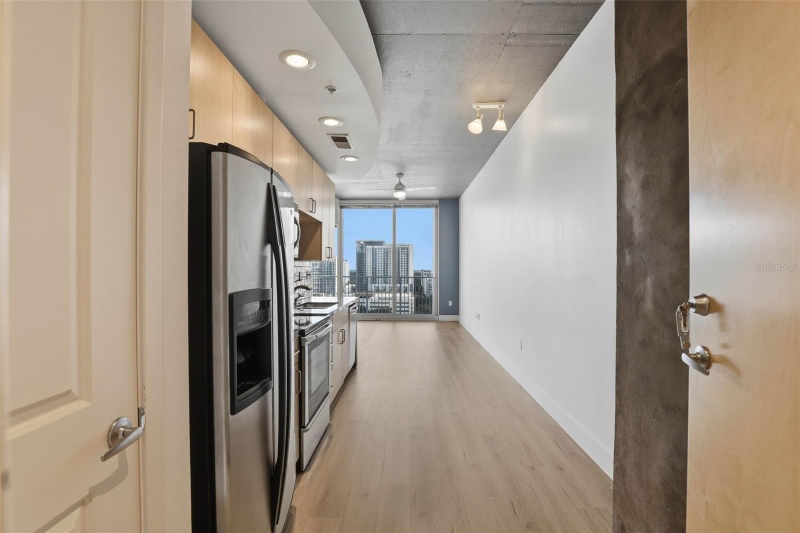 Image 2 of 24 For 155 Court Avenue 1103