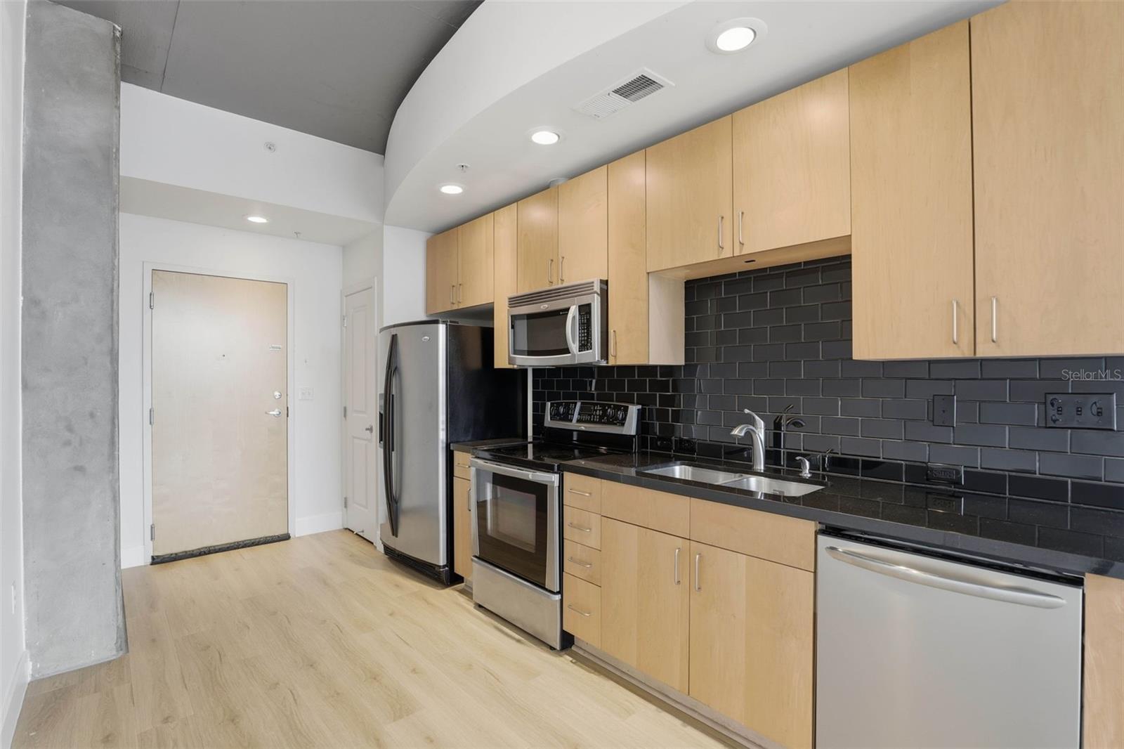 Image 5 of 24 For 155 Court Avenue 1103