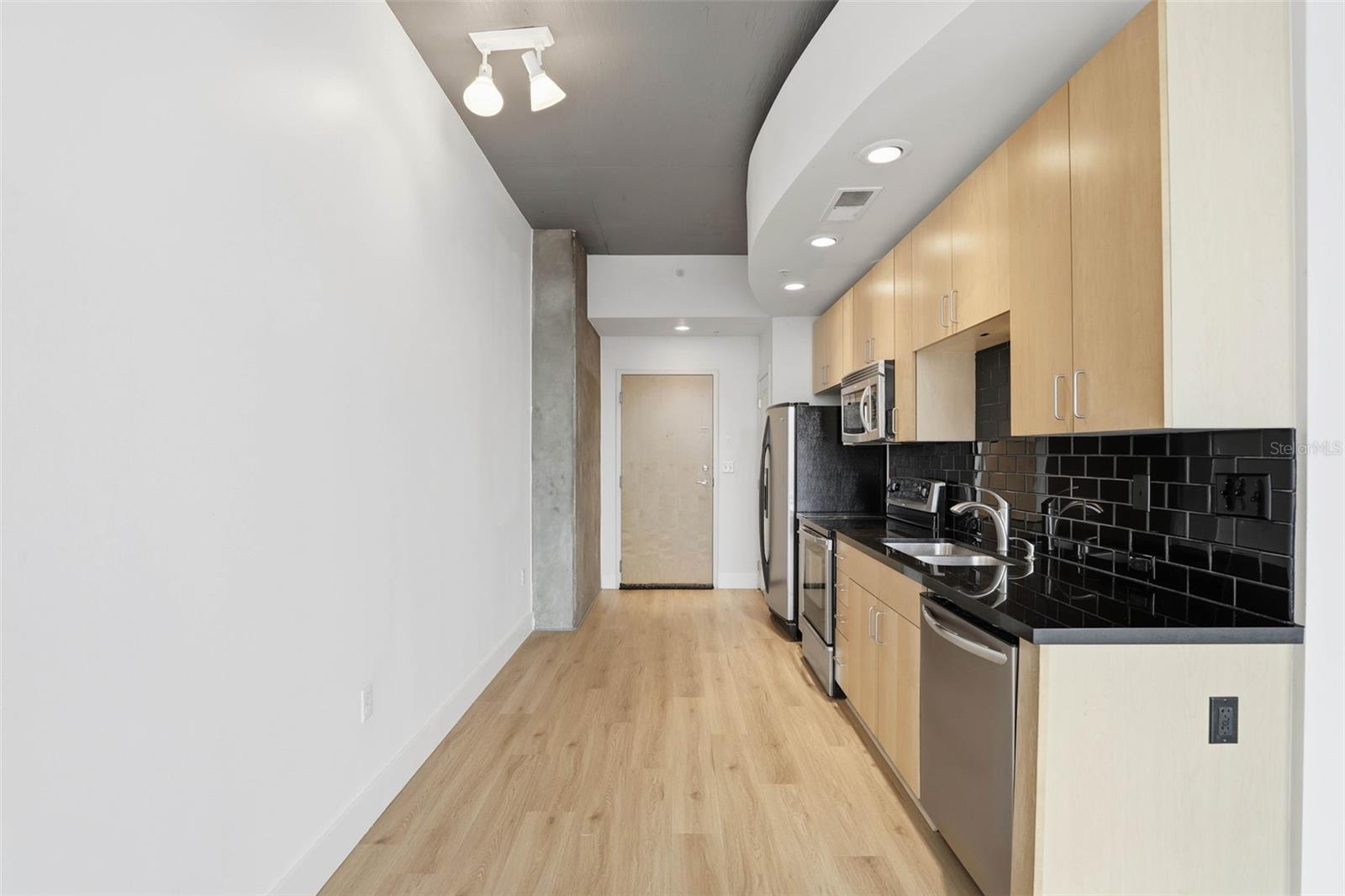 Image 6 of 24 For 155 Court Avenue 1103