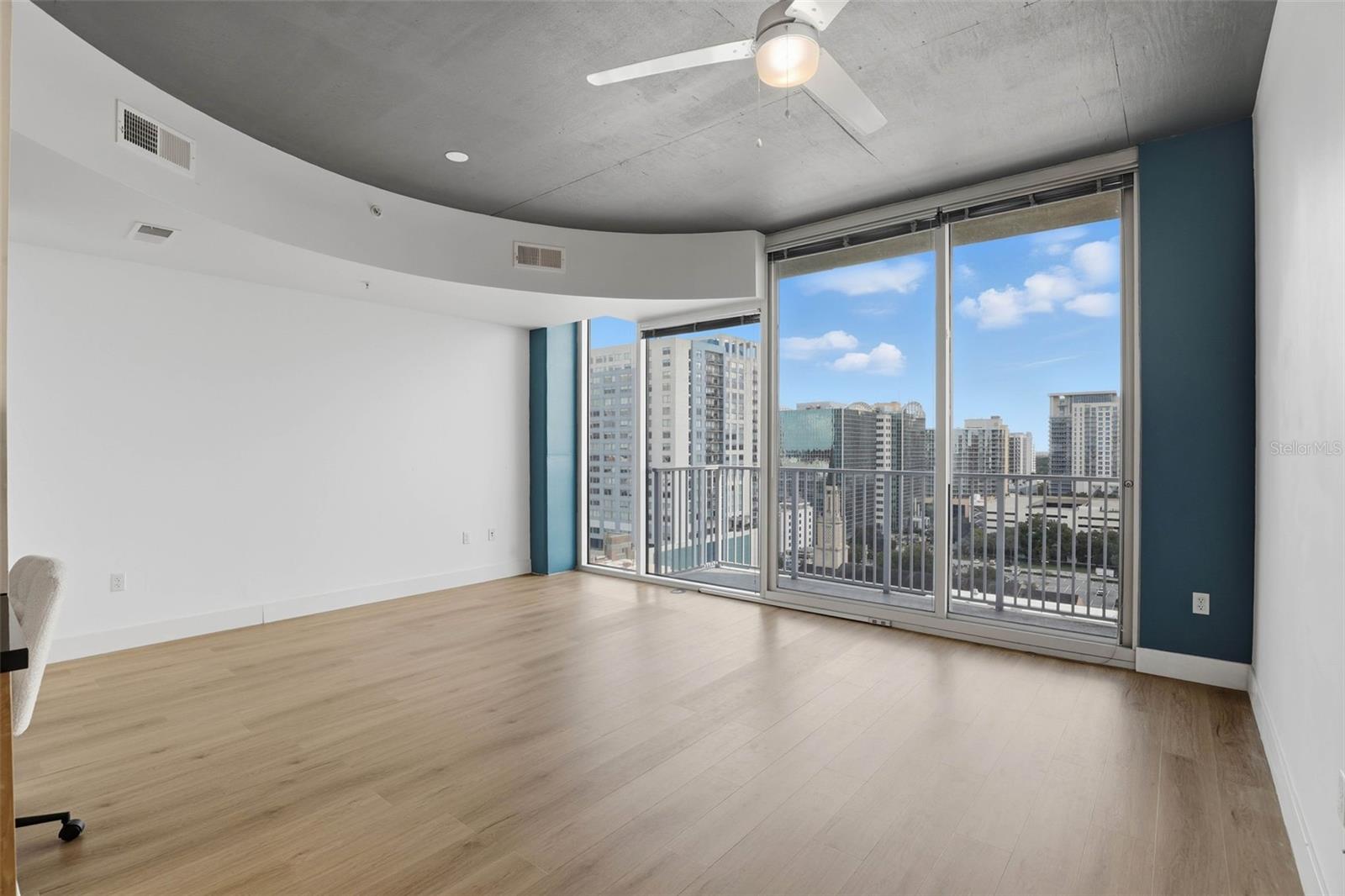 Image 7 of 24 For 155 Court Avenue 1103