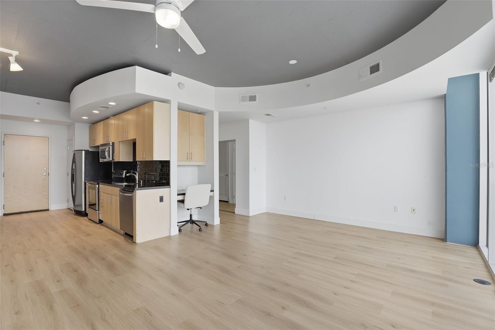 Image 9 of 24 For 155 Court Avenue 1103