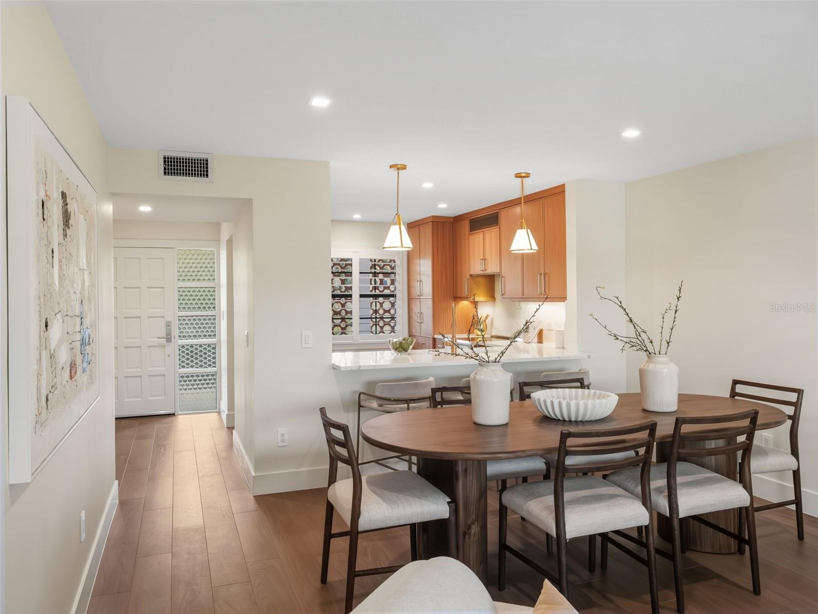 Image 11 of 32 For 100 Interlachen Avenue 415