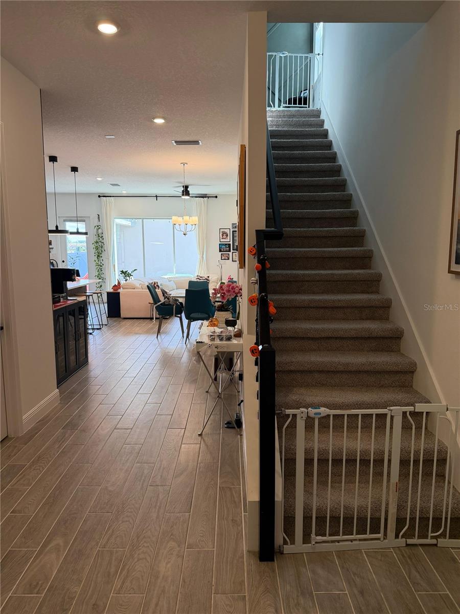 Image 11 of 33 For 16763 Hamlin Vista Alley