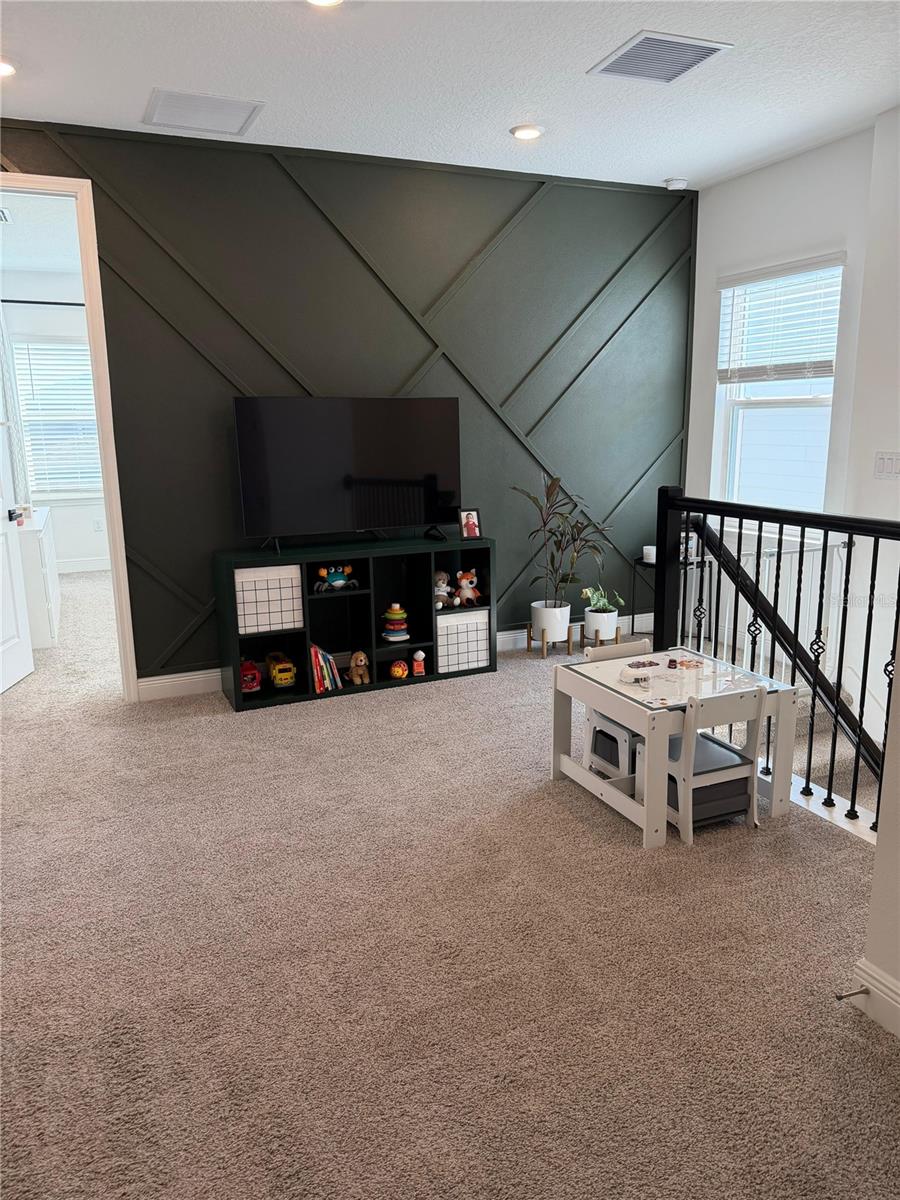 Image 12 of 33 For 16763 Hamlin Vista Alley