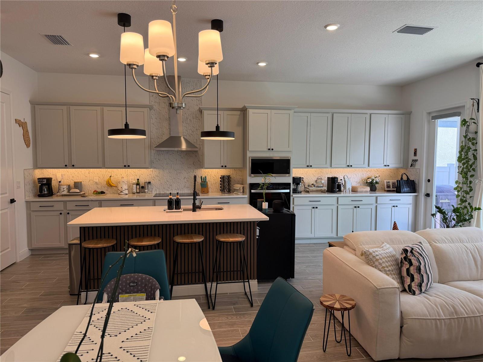 Image 2 of 33 For 16763 Hamlin Vista Alley