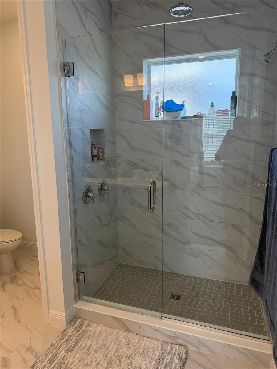 Image 21 of 33 For 16763 Hamlin Vista Alley