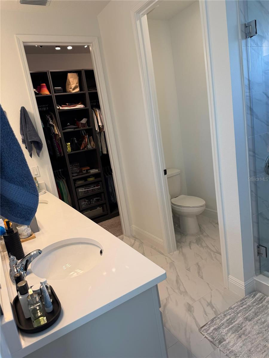 Image 22 of 33 For 16763 Hamlin Vista Alley