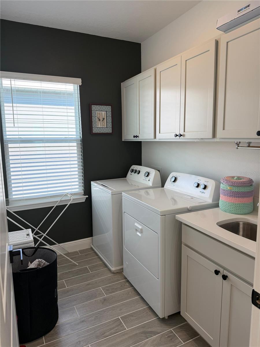 Image 23 of 33 For 16763 Hamlin Vista Alley