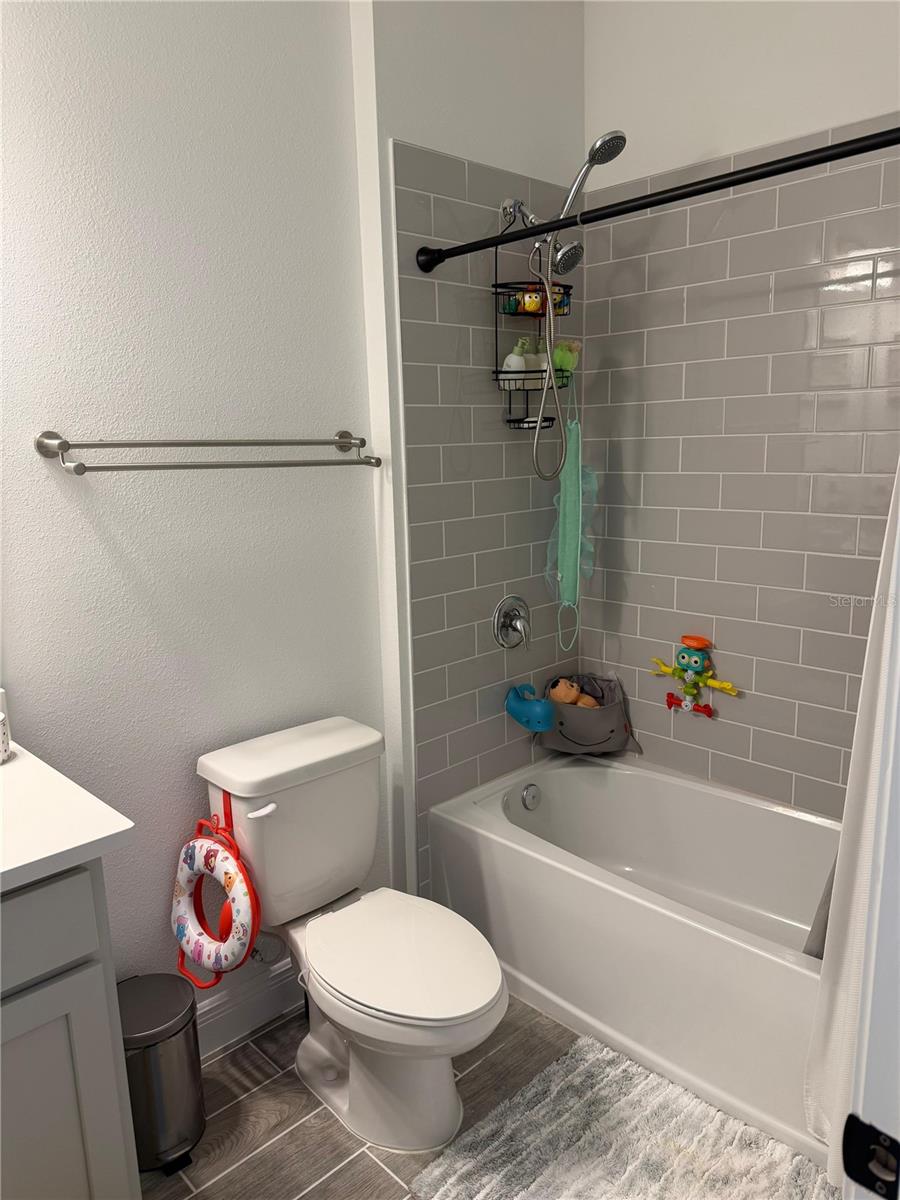 Image 29 of 33 For 16763 Hamlin Vista Alley