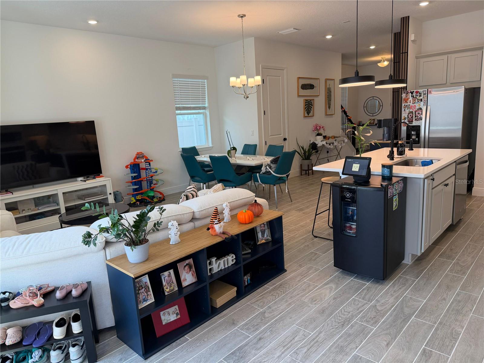 Image 4 of 33 For 16763 Hamlin Vista Alley