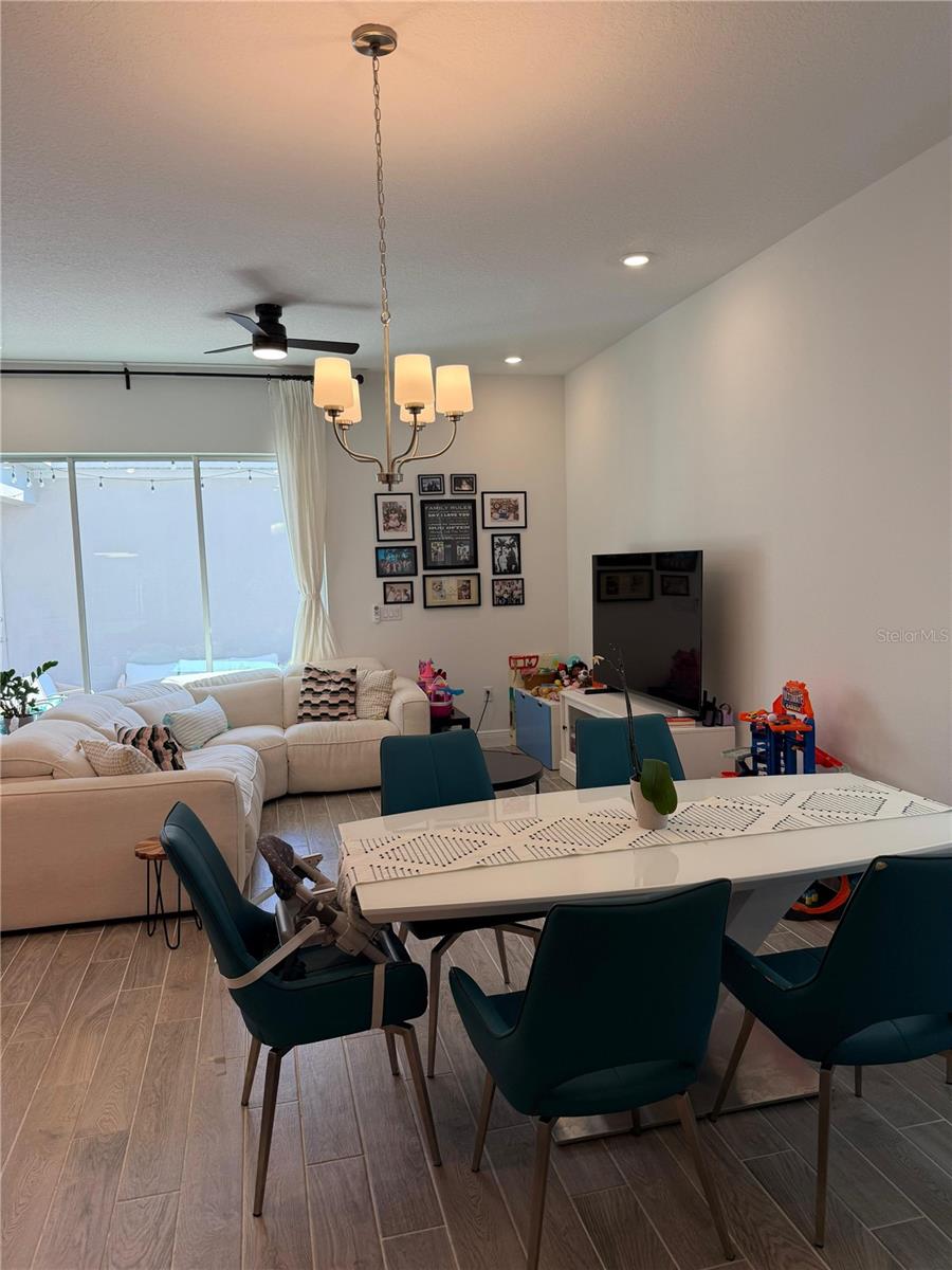 Image 7 of 33 For 16763 Hamlin Vista Alley