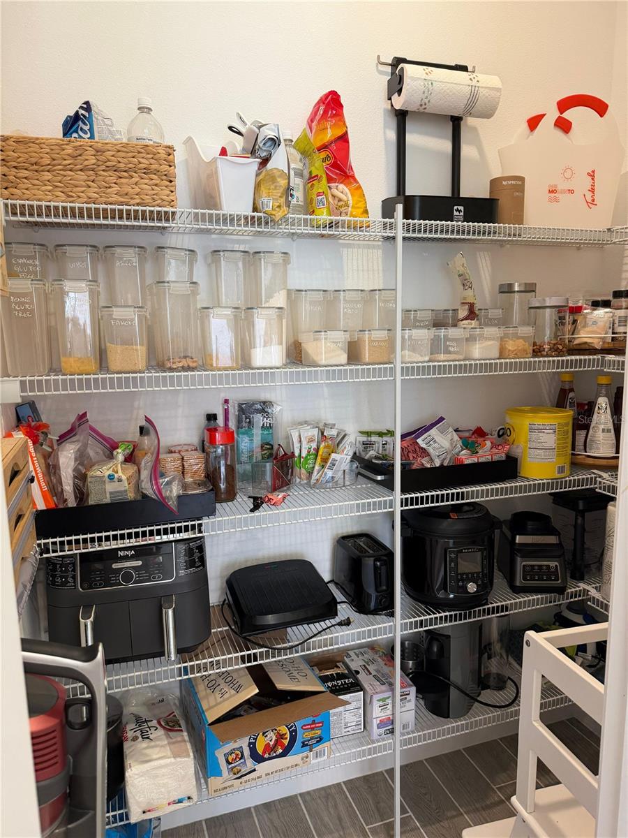 Image 8 of 33 For 16763 Hamlin Vista Alley