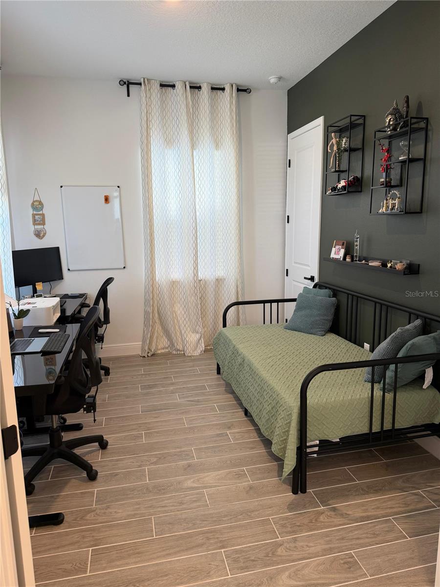 Image 9 of 33 For 16763 Hamlin Vista Alley